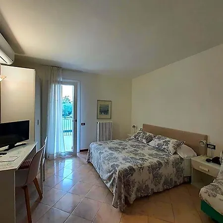 Campagnola Hotel *